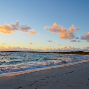 Tæt på stranden, hvidt sand