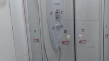 Apartemen Standar, 3 kamar tidur | Kamar mandi | Shower, perlengkapan mandi gratis, pengering rambut, dan handuk