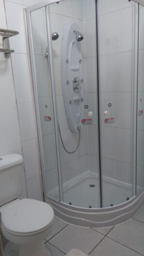 Standard Apartment, 3 Bedrooms | Bathroom
