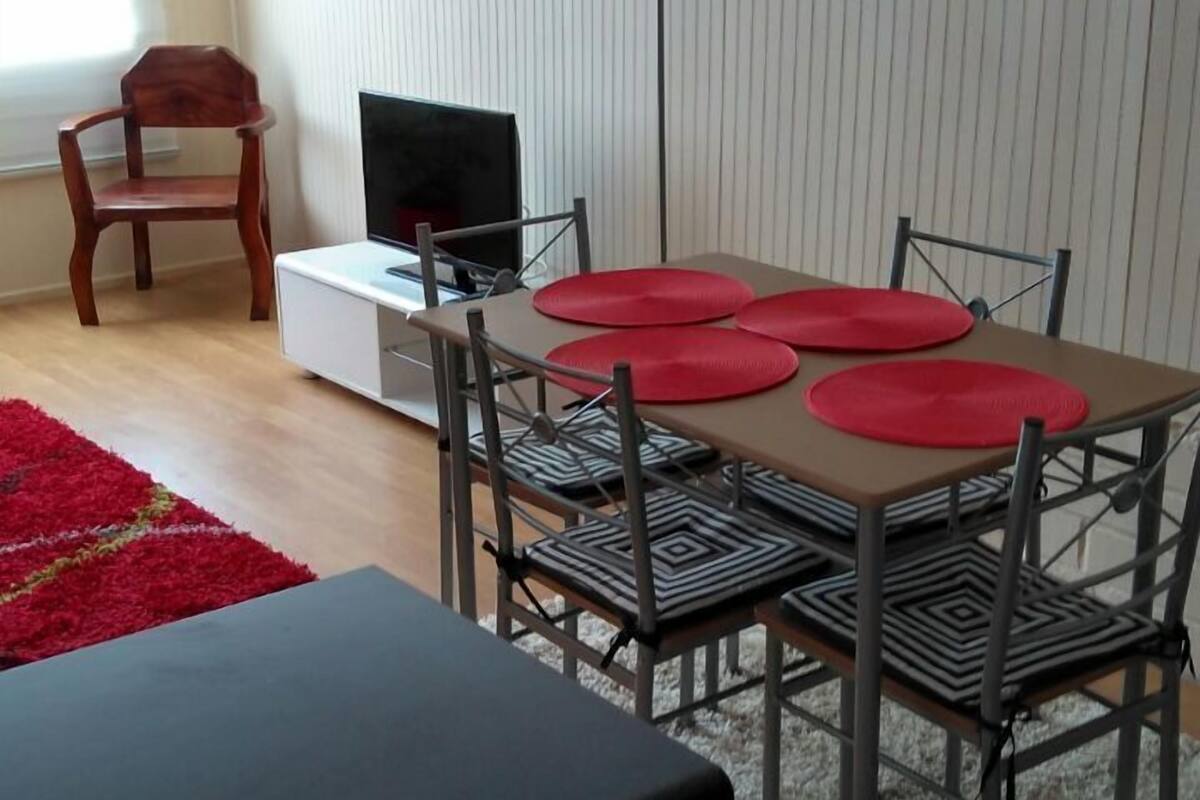 Standard Apartment, 3 Bedrooms | Living area
