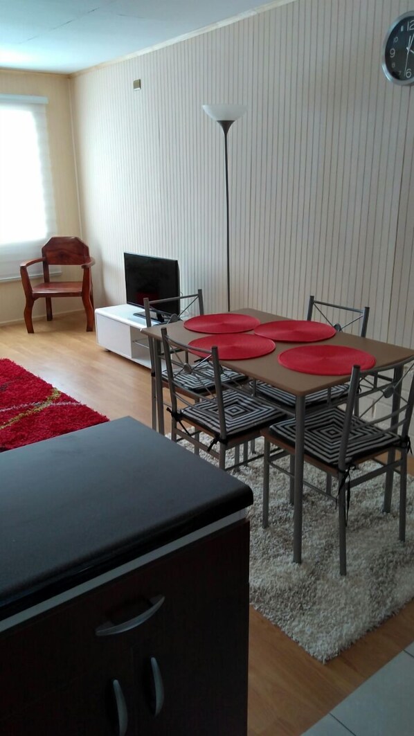 Standard Apartment, 3 Bedrooms | Living area