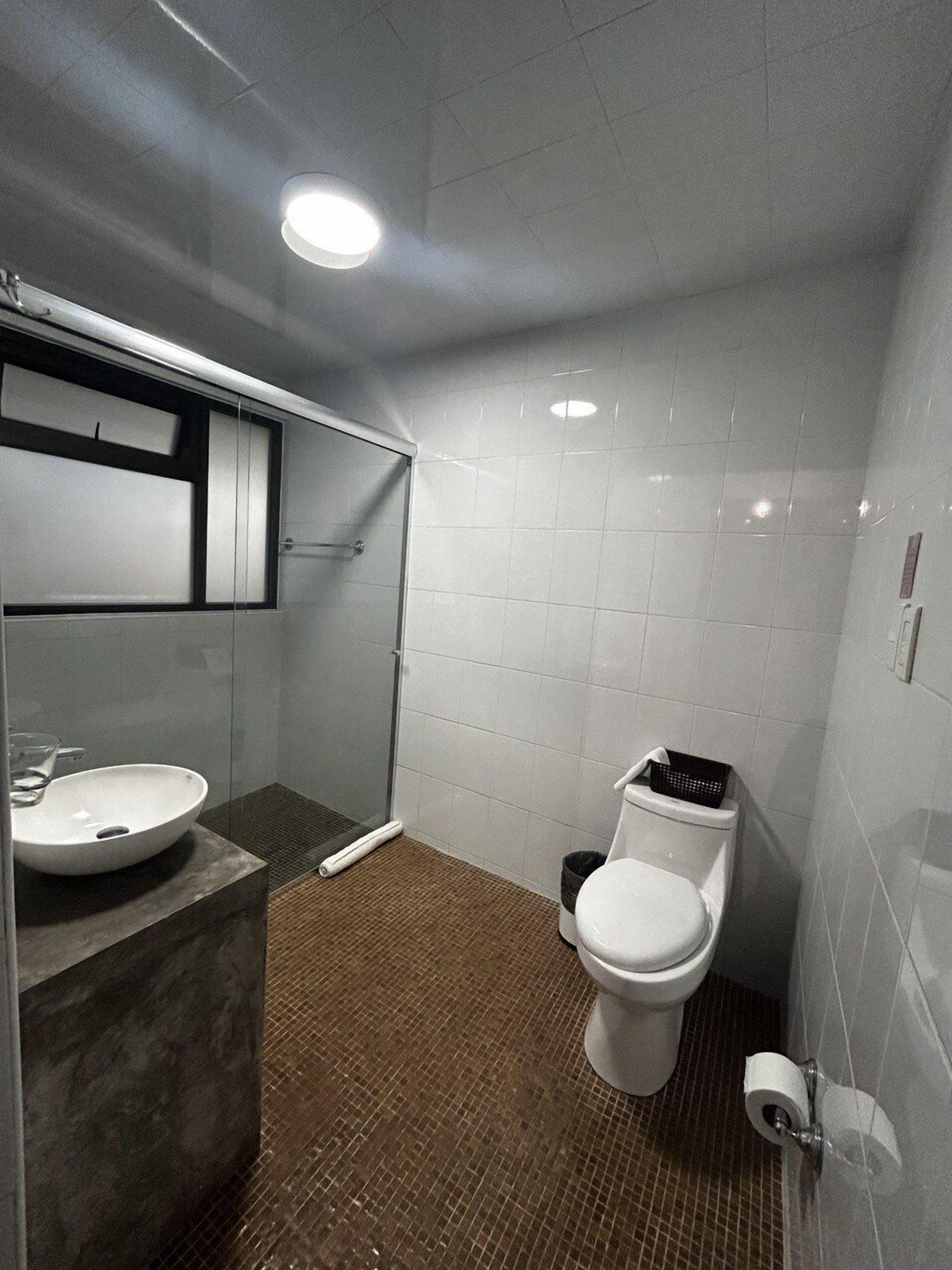 quadruple room | bathroom | shower, towels