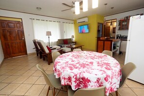 In-room dining - Jaco Villa 42 (León XIII)