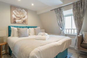 Premium bedding, individually decorated, individually furnished - Adelphi Suites (Aberdeen)