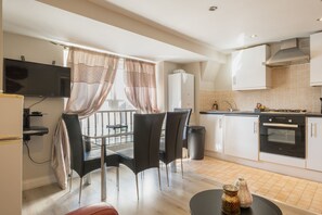 Apartment, 3 Schlafzimmer, Küche | Wohnzimmer