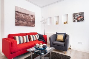 City Apartment, 3 Bedrooms, Kitchen | Living room - Adelphi Suites (Aberdeen)