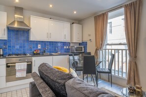City-Apartment, 1 King-Bett und Schlafsofa, Küche | Eigene Küche | Kühlschrank, Mikrowelle, Ofen, Herdplatte