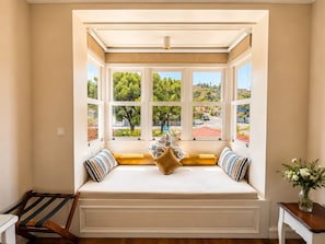 Ropa de cama de alta calidad y minibar