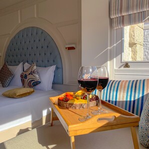 Ropa de cama de alta calidad y minibar