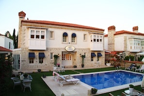 Front of property - Salbakos Herakleia Hotel (Cesme)