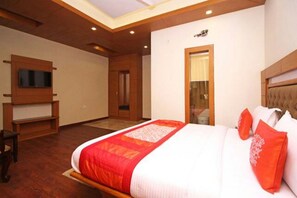 1 bedroom, iron/ironing board, rollaway beds, free WiFi