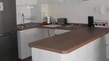 Apartamento standard, 2 quartos | Cozinha privada