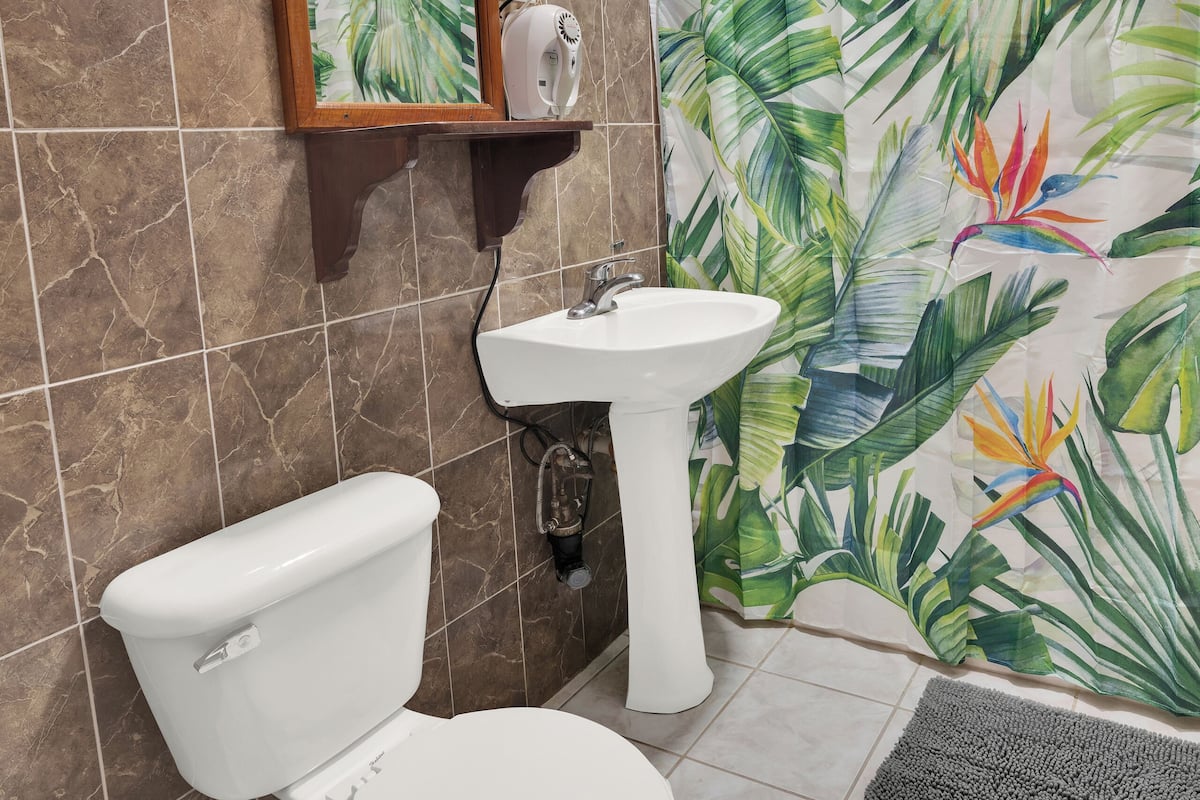 standard quadruple room, 2 double beds | bathroom | shower, free toiletries, towels