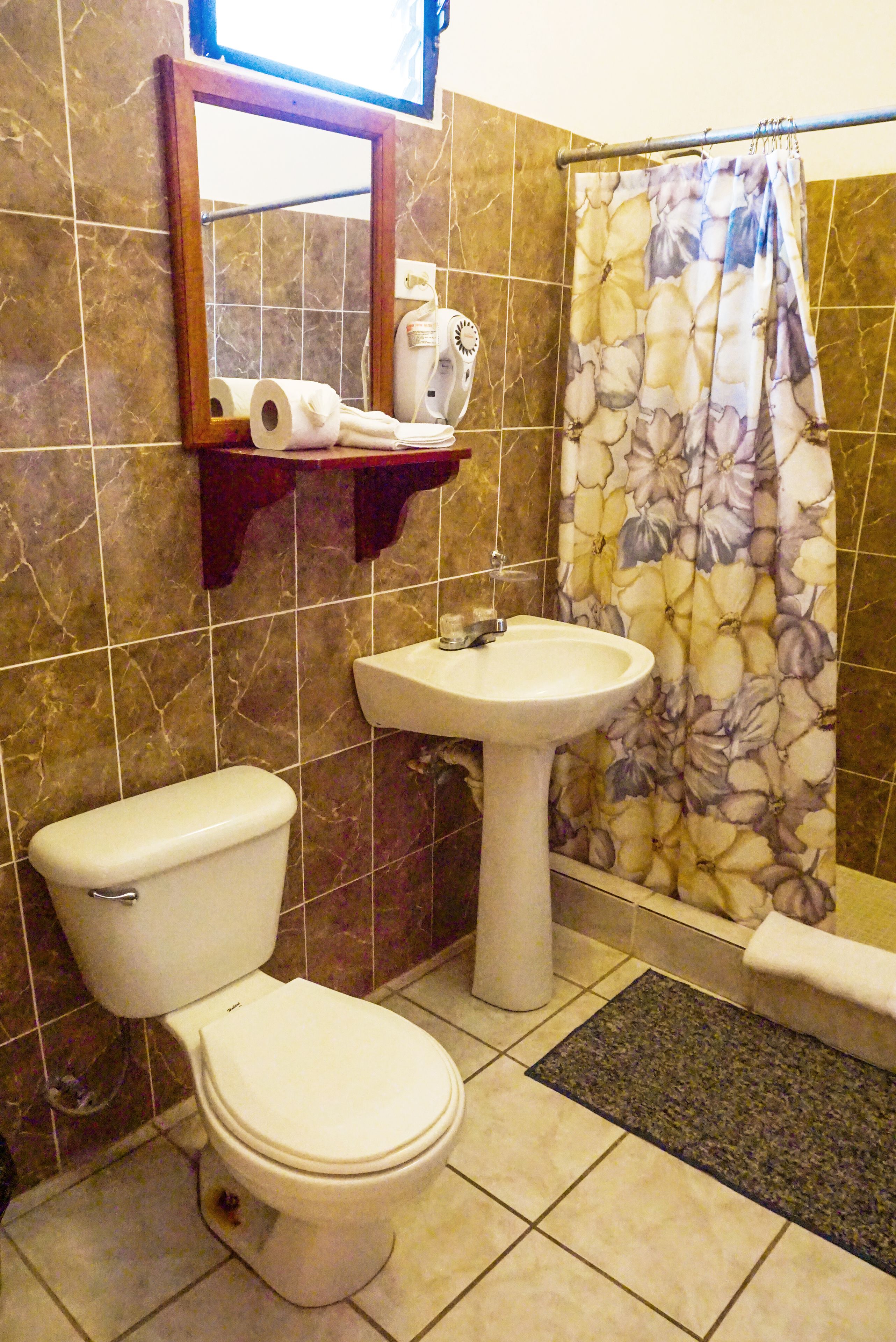 basic double or twin room, 1 double bed | bathroom | shower, free toiletries, towels