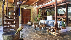 Coin salon dans le hall