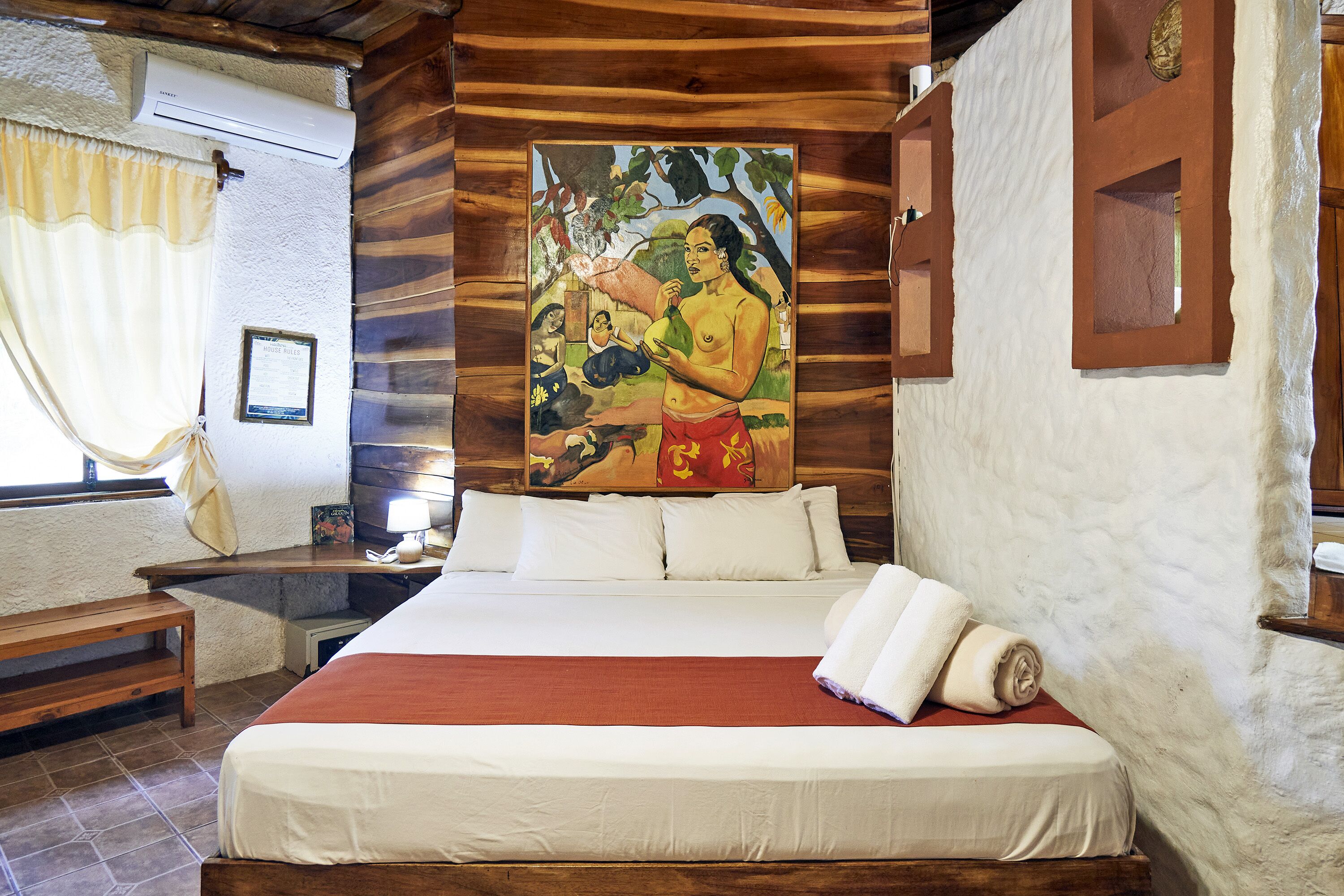 Minibar, coffres-forts dans les chambres, bureau, chambres insonorisées