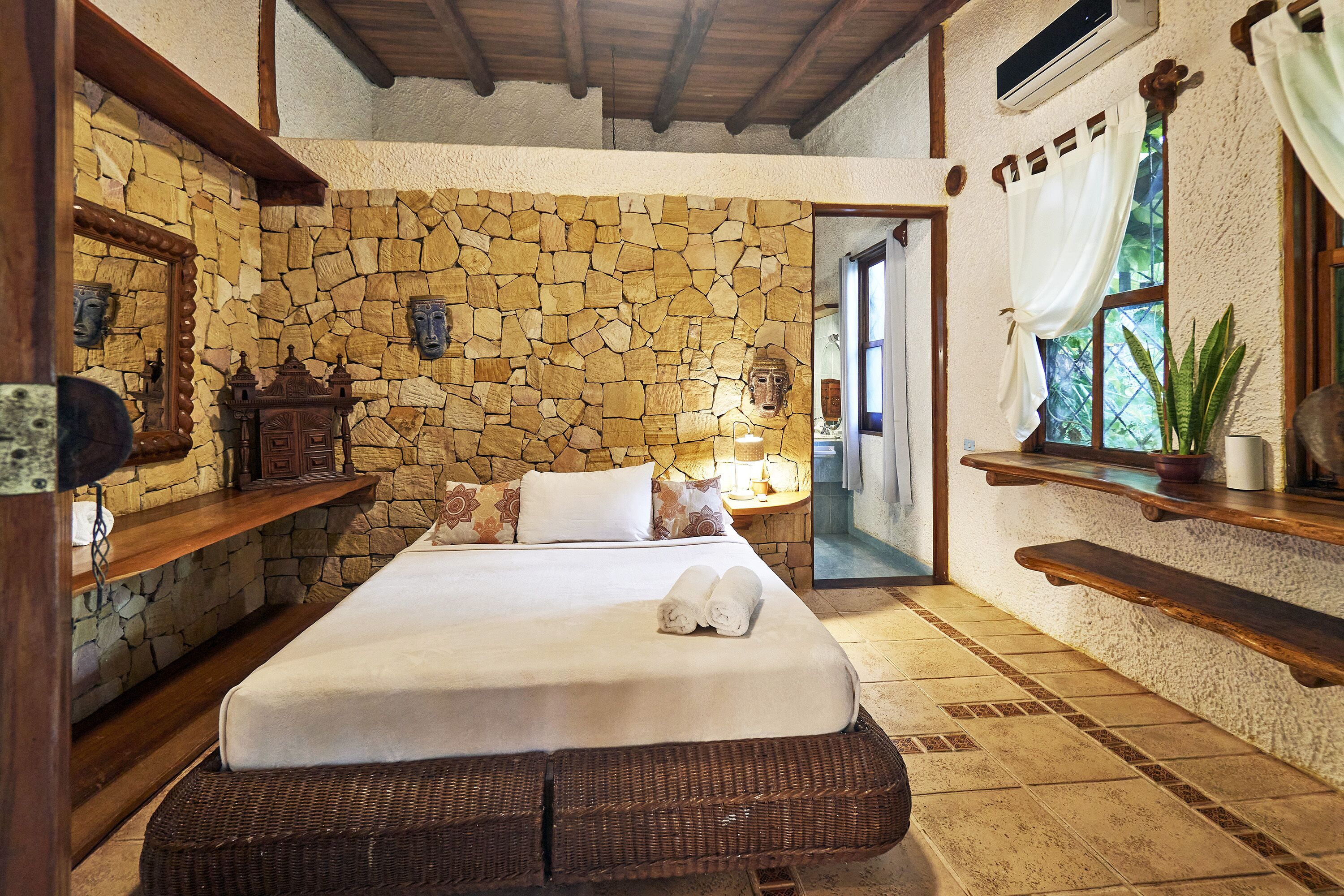 Suite Lune de Miel, 1 grand lit | Minibar, coffres-forts dans les chambres, bureau, chambres insonorisées