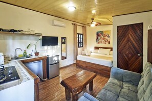 Jungle Suite | 迷你吧、房內夾萬、書桌、隔音