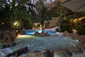Outdoor pool, sun loungers - Havana Lodge (Cóbano)