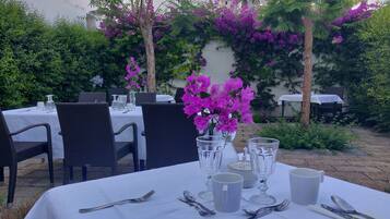 Desayuno continental gratuito y diario