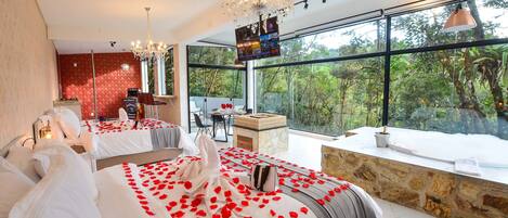 Chale Paris | Roupas de cama premium, frigobar, cofres nos quartos, escrivaninha