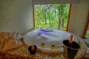 Bañera de hidromasaje privada