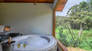 Bañera de hidromasaje privada