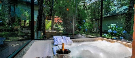 Private spa tub