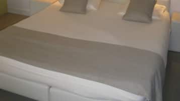 Chambre Double Deluxe | Bureau, rideaux occultants, chambres insonorisées