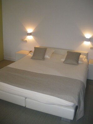 华丽双人房 | 办公桌、遮光窗帘、隔音、熨斗/熨板