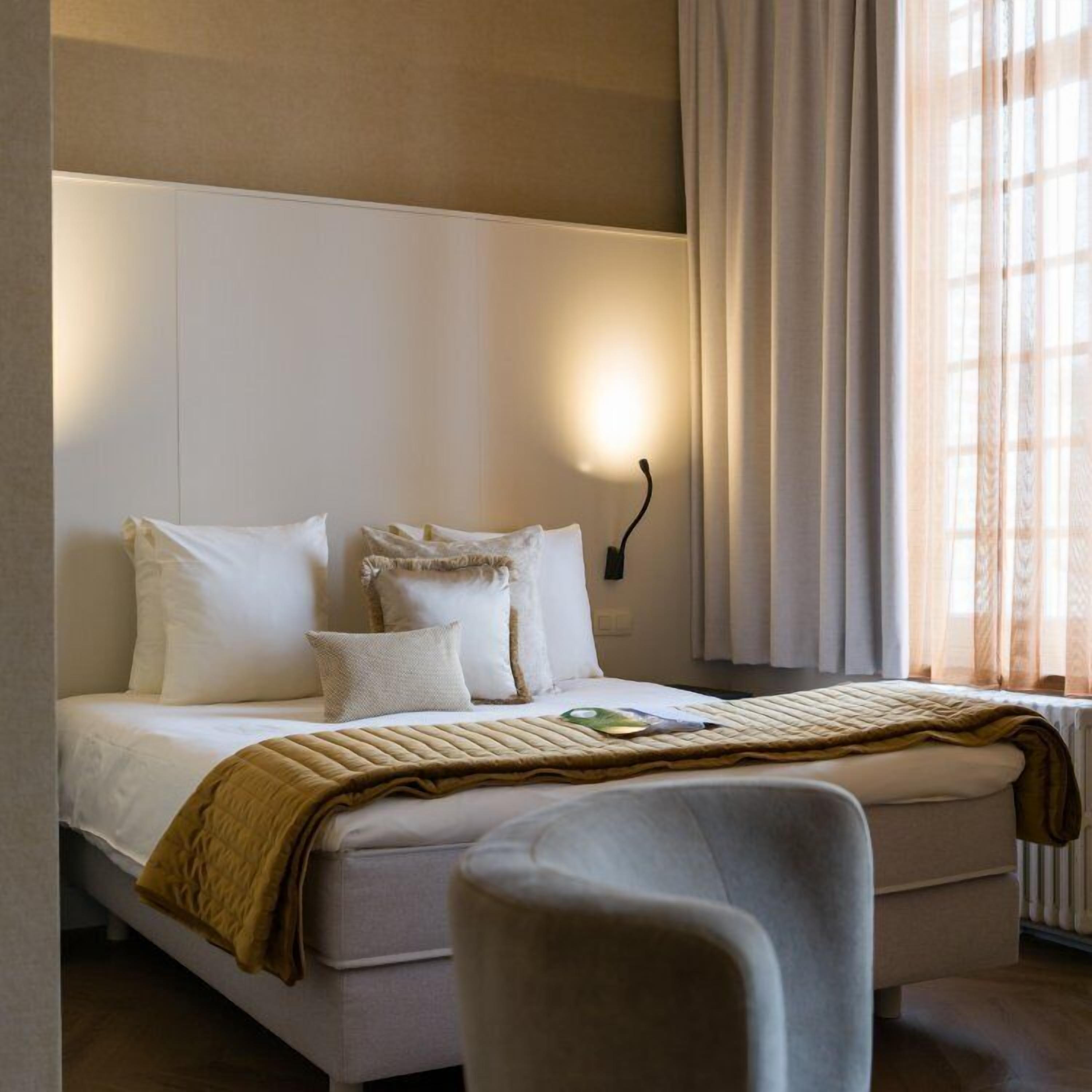 Deluxe Double Room | Desk, blackout drapes, soundproofing, iron/ironing board