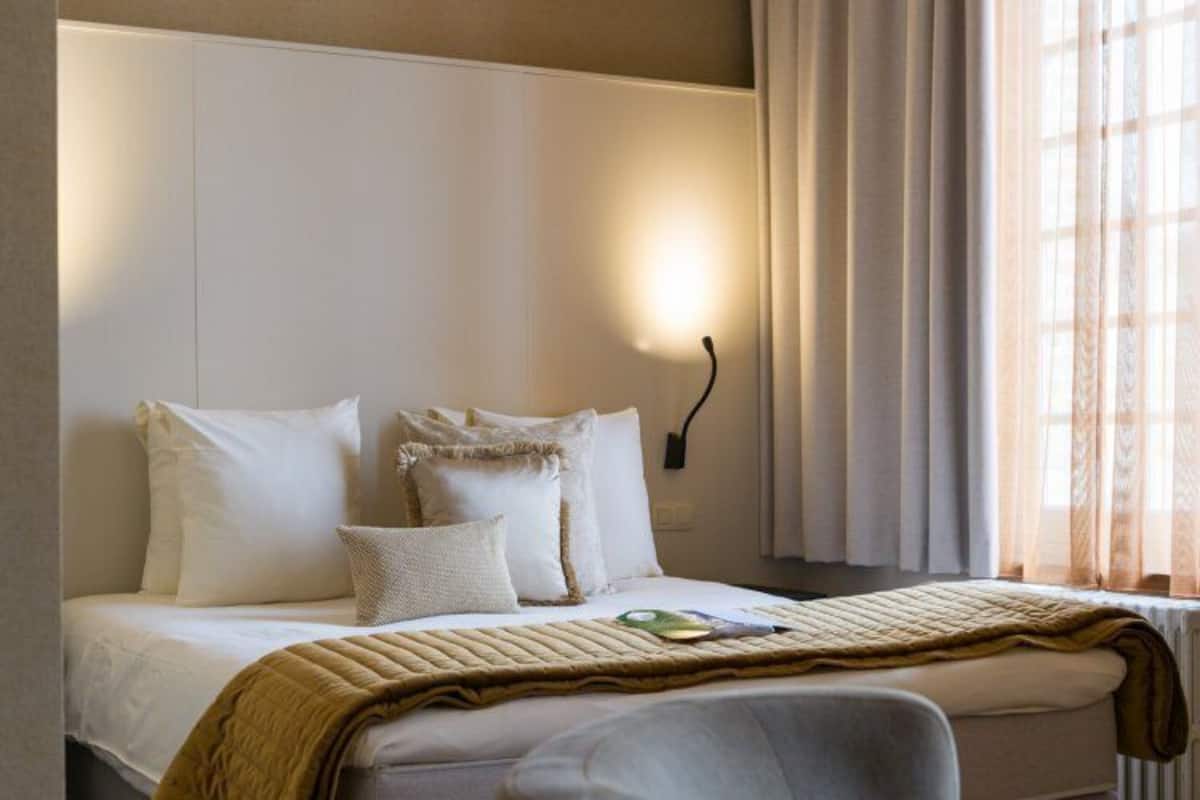 Deluxe Double Room | Desk, blackout drapes, soundproofing, iron/ironing board