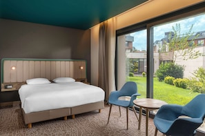 Premium bedding, down duvets, minibar, in-room safe - Park Inn by Radisson Istanbul Airport Odayeri Hotel (Eyup)