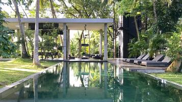 Outdoor pool, pool loungers