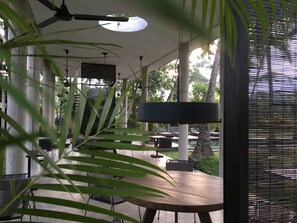 Outdoor dining - KAJU GREEN eco lodges (Unawatuna)