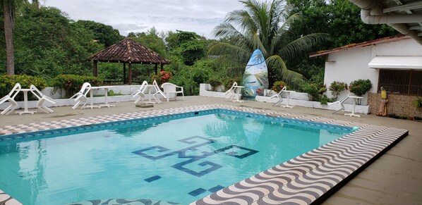 Außenpool, Liegestühle