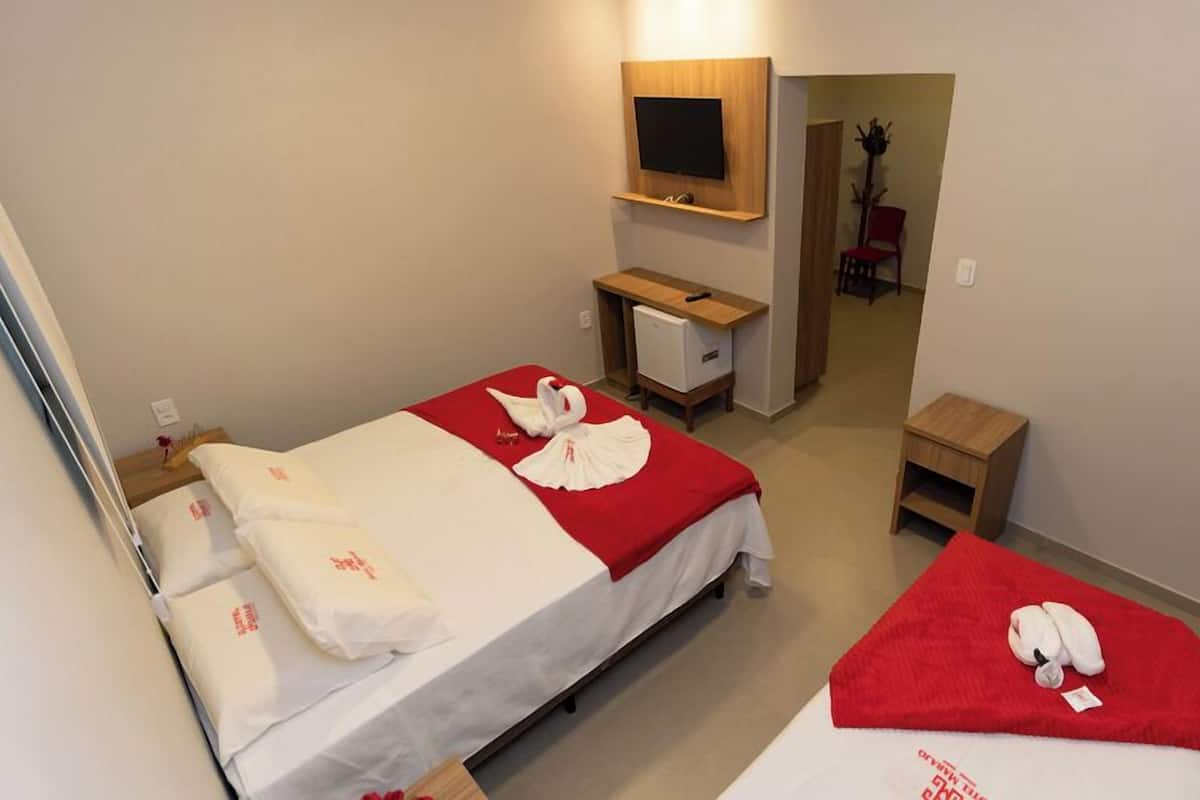 Superior-Vierbettzimmer | Minibar, Schreibtisch, Verdunkelungsvorhänge, Bügeleisen/Bügelbrett