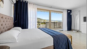 Deluxe Apartment | In-room safe, iron/ironing board, free WiFi, bed sheets