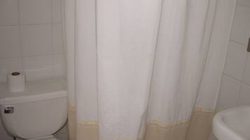 Standard Apartment, 2 Bedrooms | Bathroom | Shower, towels