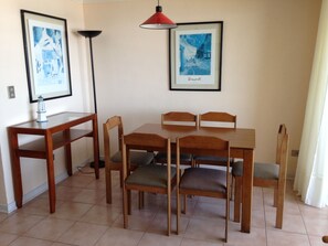 Appartement Standard, 2 chambres | Restauration dans la chambre