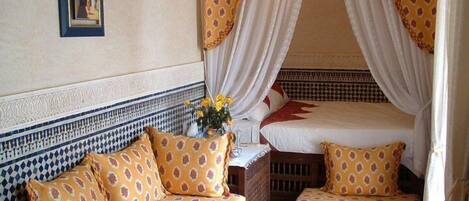 Individuell dekoriert, individuell eingerichtet, Verdunkelungsvorhänge