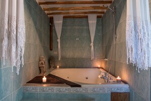 Turkiskt bad/hamam, ansiktsbehandlingar och manikyr och pedikyr