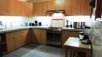Apartment, 3 Bedrooms | Private kitchen | Full-size fridge, microwave, oven, stovetop