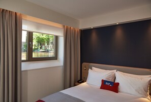 Standard Room, 1 Double Bed (Canal View, Free Breakfast) | Premium bedding, in-room safe, desk, blackout drapes - Holiday Inn Express Amsterdam - City Hall by IHG (Amsterdam)