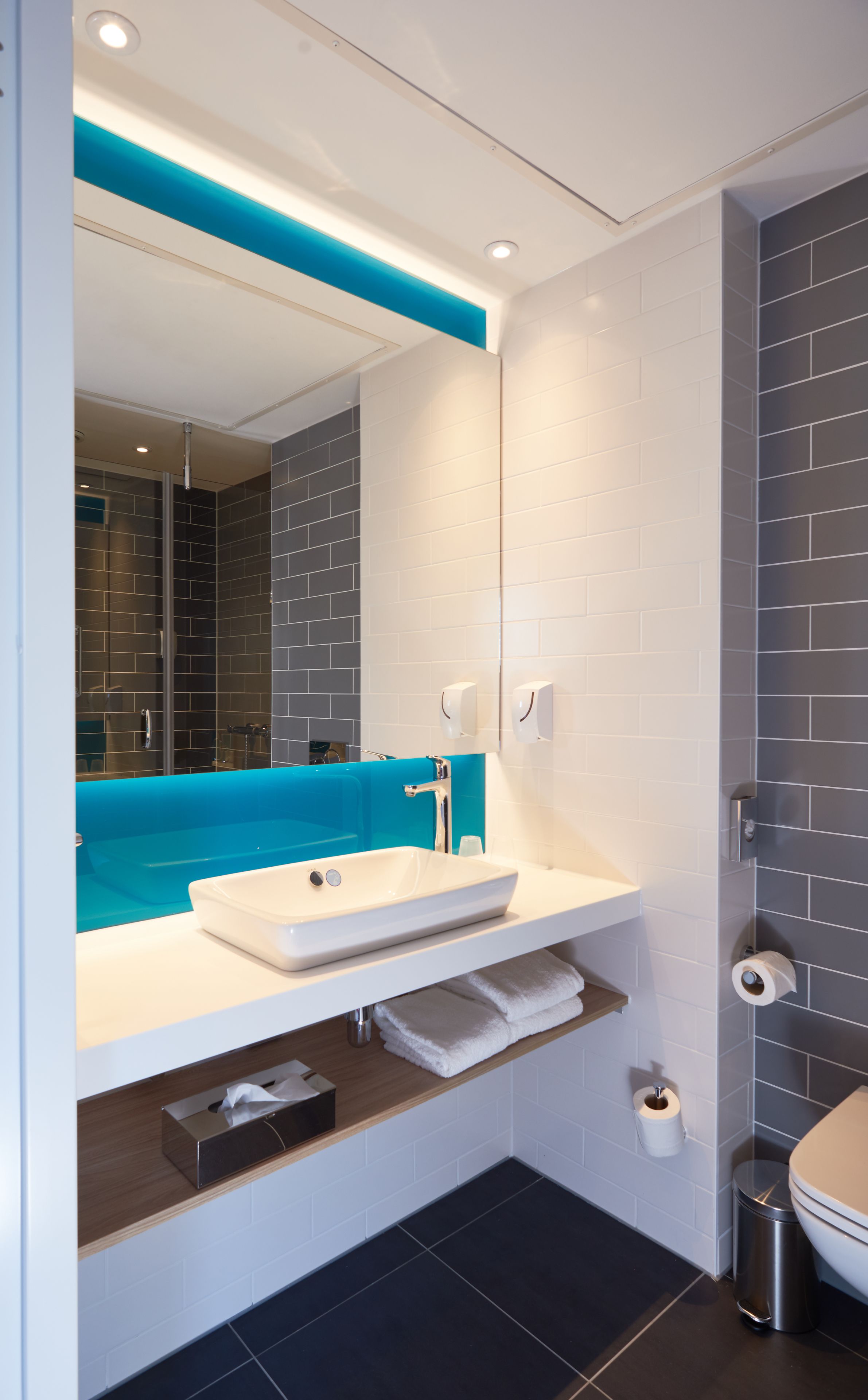 تجهيزات دش، مجففات شعر، مناشف