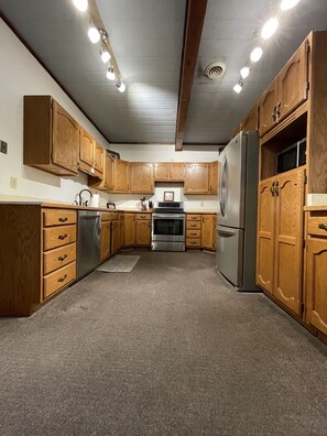 家庭公寓, 1 间卧室, 厨房 | 私人厨房 | 微波炉、烤箱、炉灶、厨具/餐具