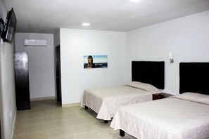 经济双床房 | 办公桌、熨斗/熨板、免费 WiFi、床单