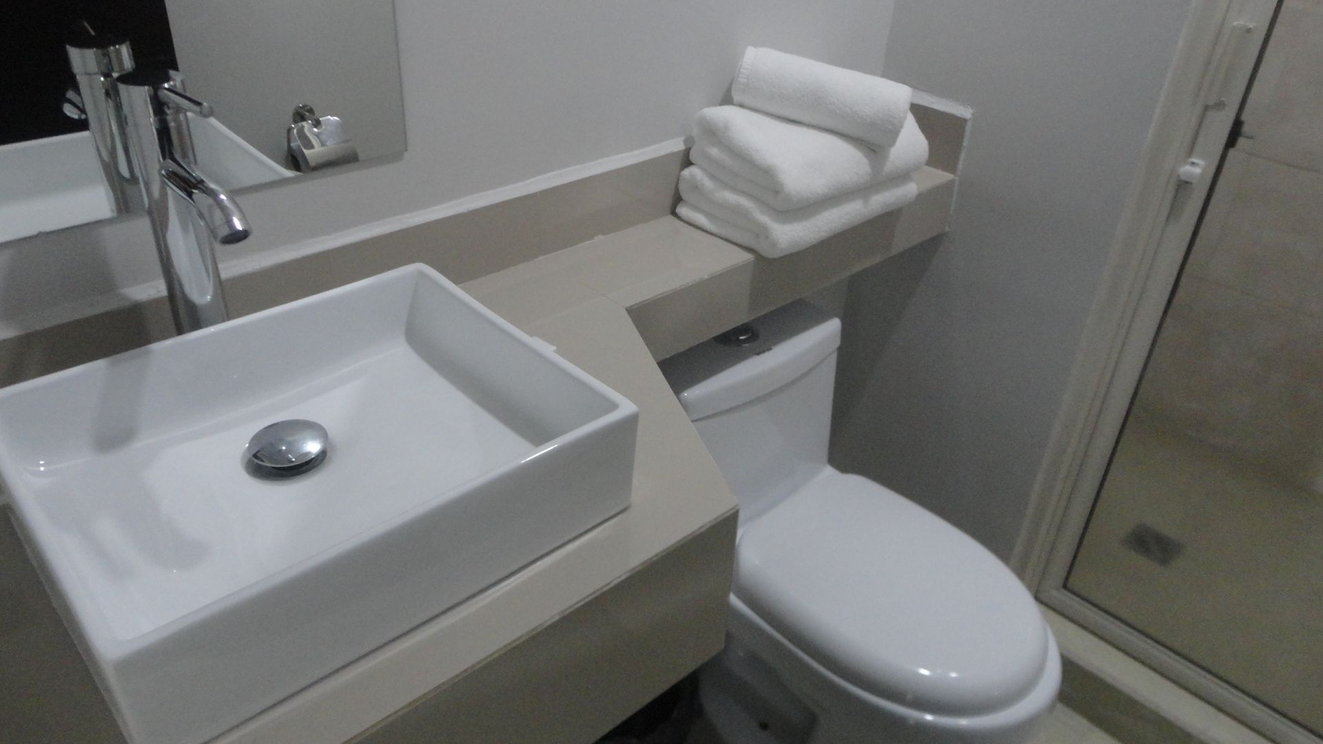 family suite, 1 bedroom | bathroom | shower, free toiletries, towels