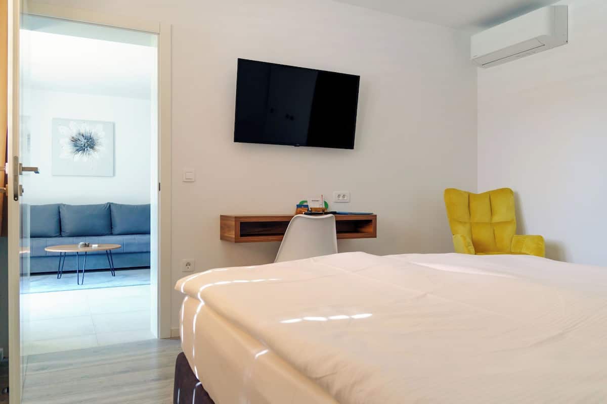 Familienapartment, 1 Schlafzimmer, zum Garten hin