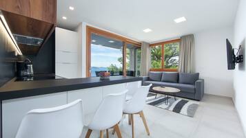 Exclusive Apartment, 2 Bedrooms, Ocean View, Beachfront | Private kitchen